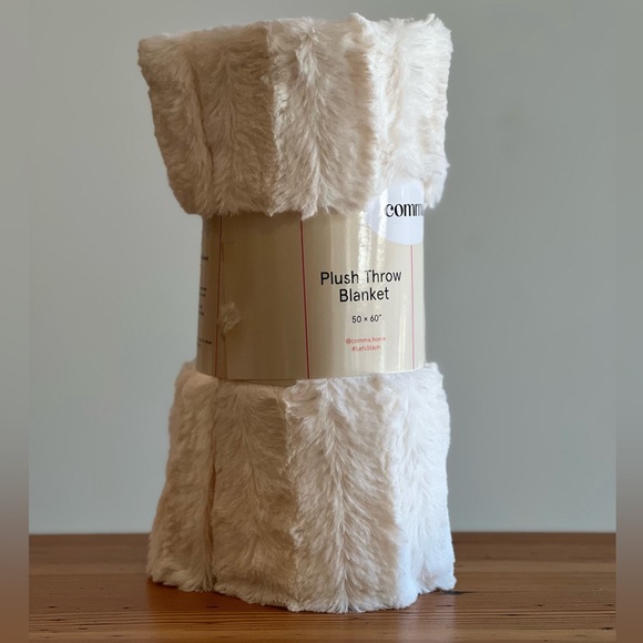 Plush Throw Blanket - Picture 1 of 3